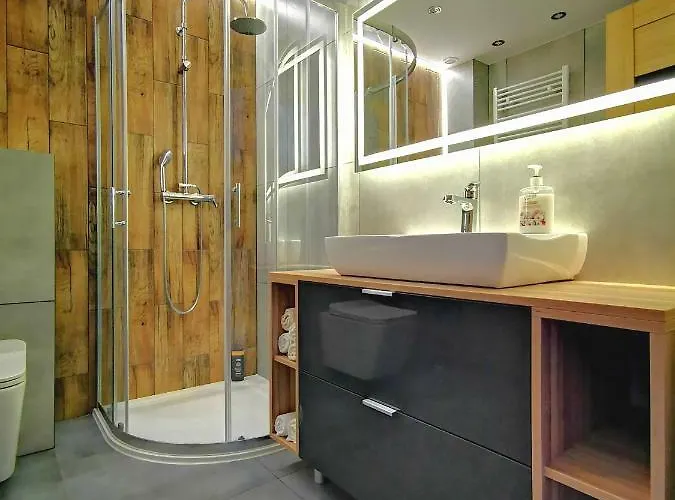 Cyprys 1 Apartment Auschwitz